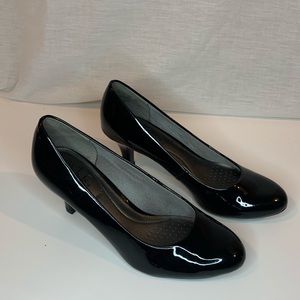 Life Stride black patent heels